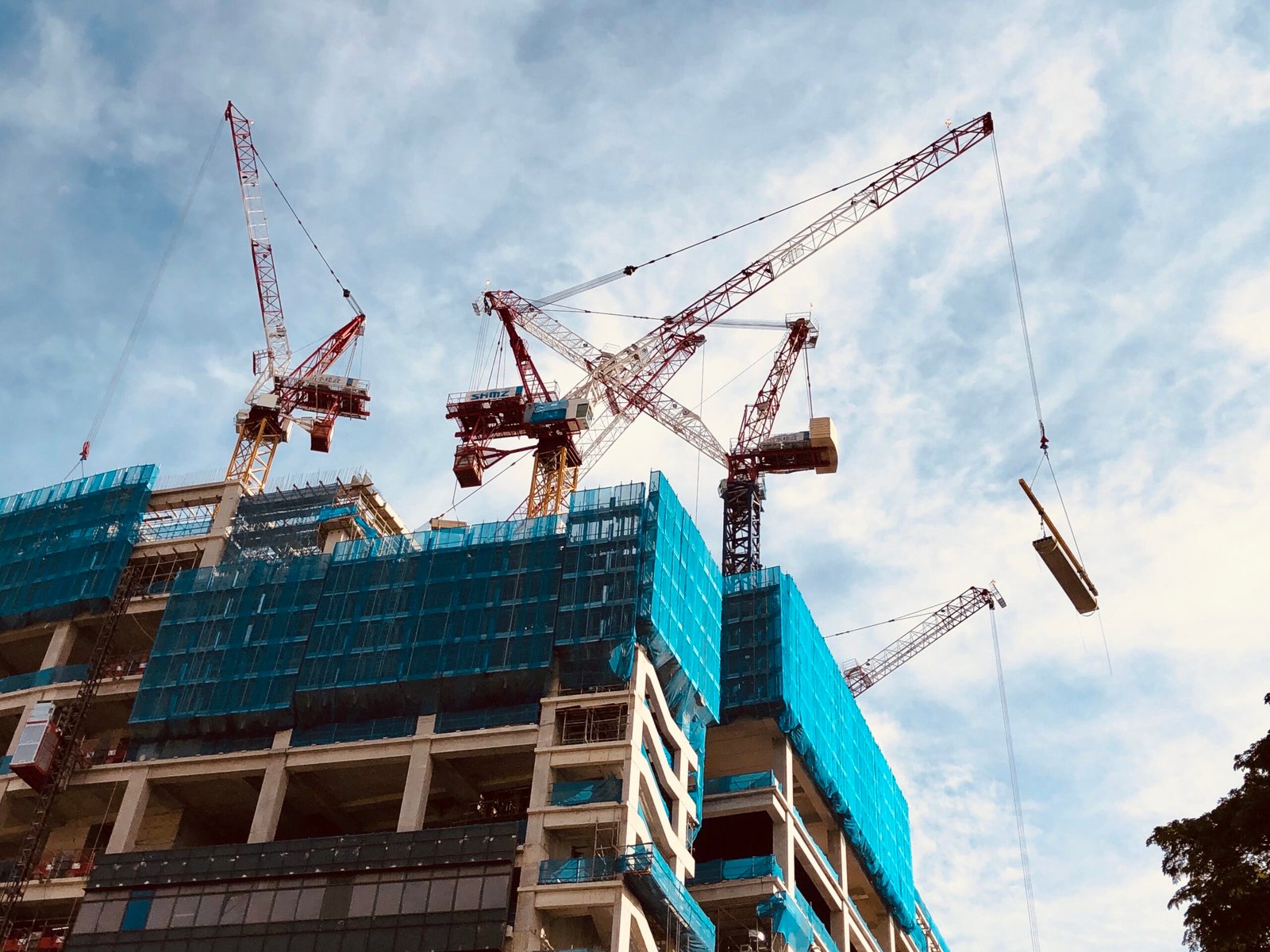 tower-cranes-constructing-building-in-urban-citysc-2026-03-27-01-53-21-utc